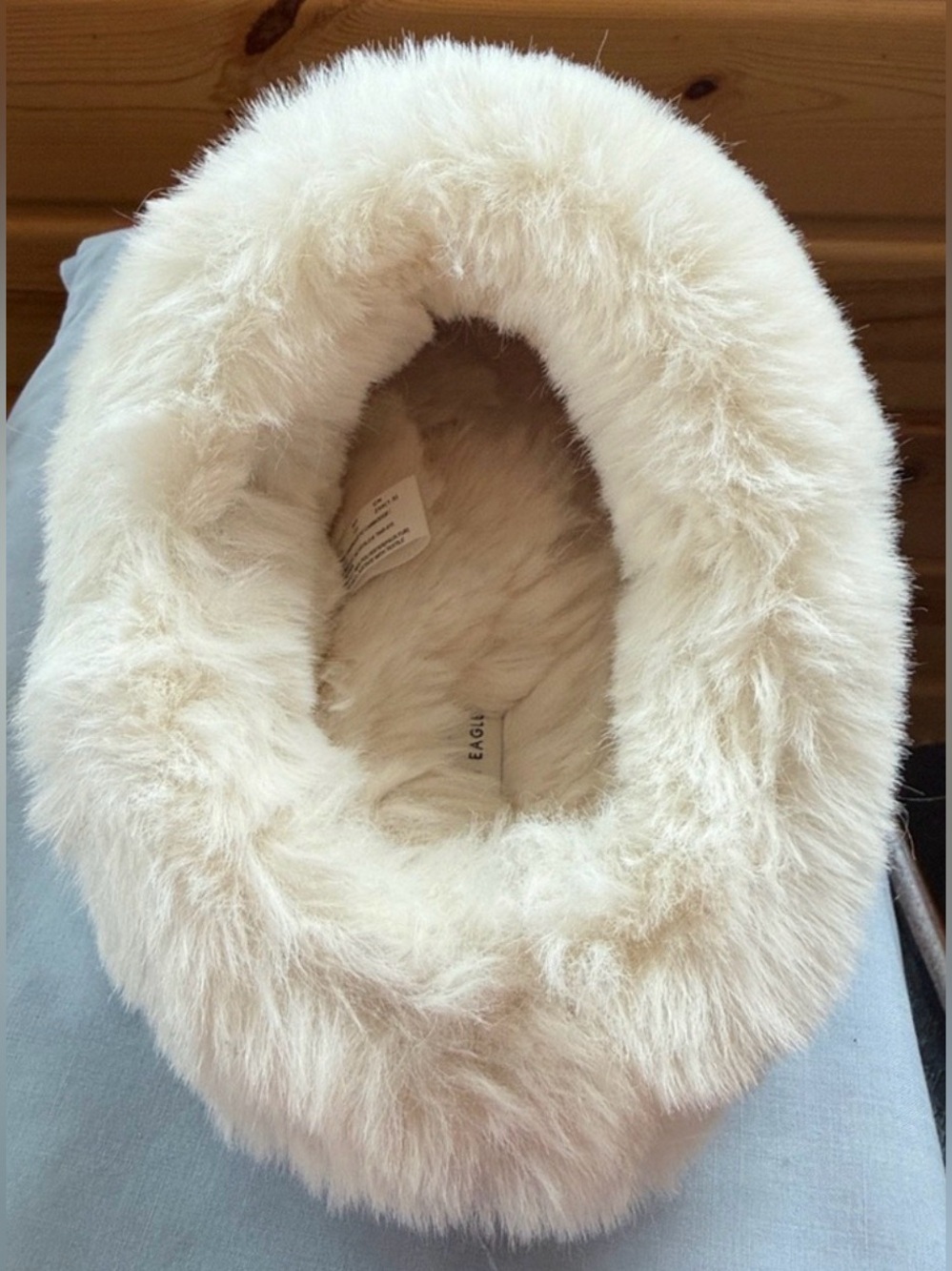 American Eagle Women's Plush Grinch Holiday Slippers in Cream 8 NWOT - Picture 11 of 14
